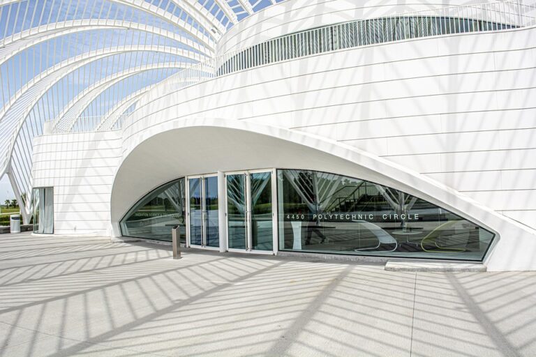 Sejak berdiri, Universitas Djuanda telah mengalami perkembangan yang pesat dan berhasil mencetak lulusan-lulusan yang berkualitas. Berbagai program studi yang ditawarkan di universitas ini antara lain Ilmu Administrasi Negara, Ilmu Komunikasi, Hukum, dan Manajemen. Para mahasiswa Universitas Djuanda juga aktif dalam berbagai kegiatan akademik dan non-akademik, seperti seminar, workshop, dan kegiatan sosial.